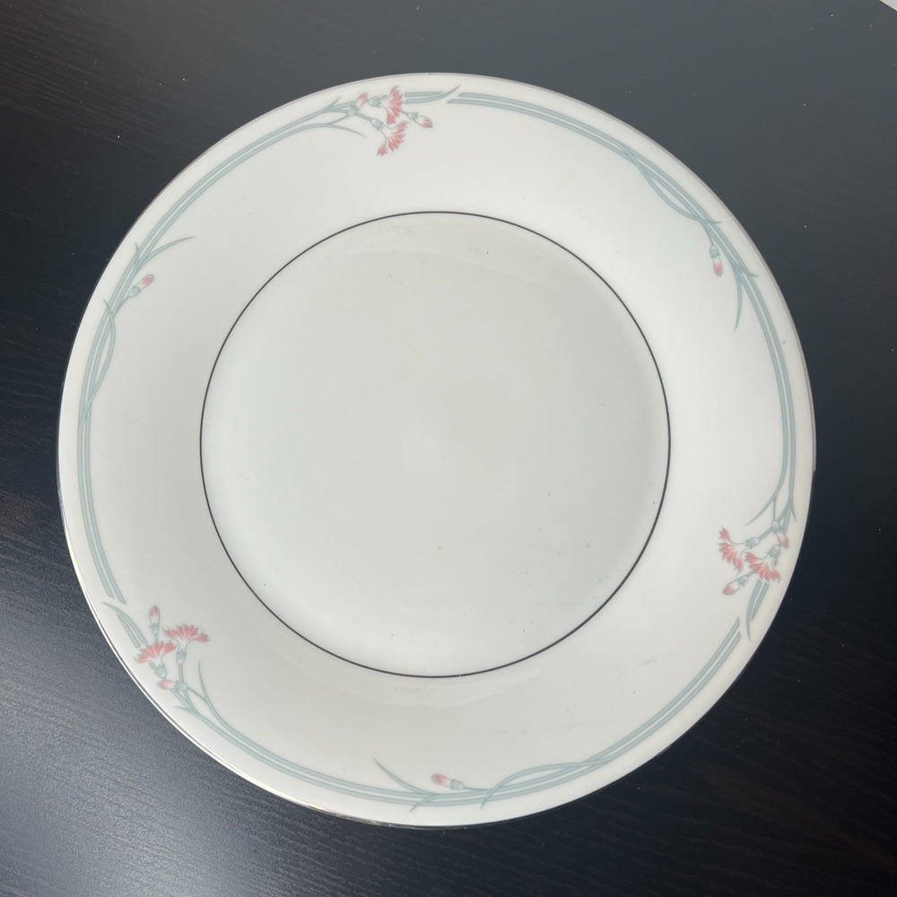 Royal Doulton Carnation H5084 Dinner Plate 10"‎ Fine Bone China England Vintage